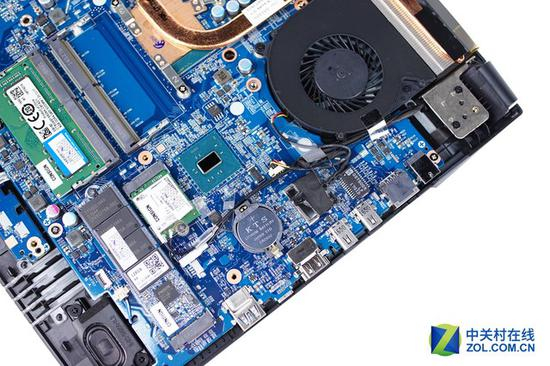 战神Z6大部分的排线都由透明胶带固定