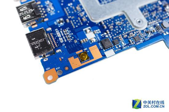 R720的电源按钮固定在主板上