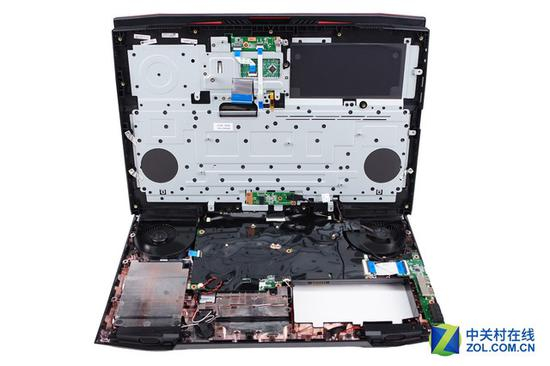 需要从C面才能取下主板，拆解比较复杂