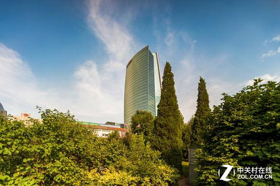 像老蛙的15mm&nbsp;f/4，如果能专注精通某一点，比现在移轴微距均不强要好很多