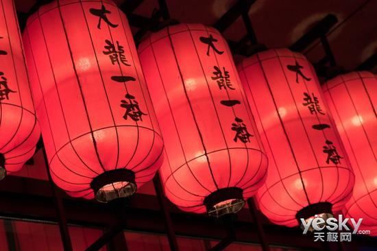 光圈：F5.6 快门：1/40 ISO：800