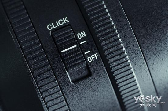 镜头右侧新添无极光圈开关，方便用户在拍摄视频时，做到流畅的光圈切换