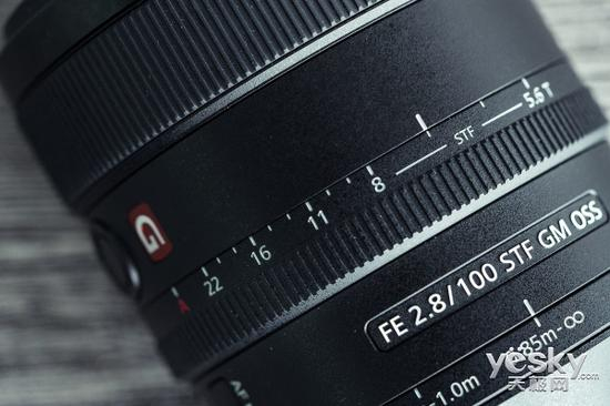 光圈环标有三个STF档位：T5.6、T6.3、T7.1，之后因为光圈进一步缩小，散焦效果已不再明显