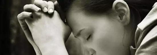 “默祷”是寻求自我超越的另一种传统的老办法。图源：stmartinsepsom