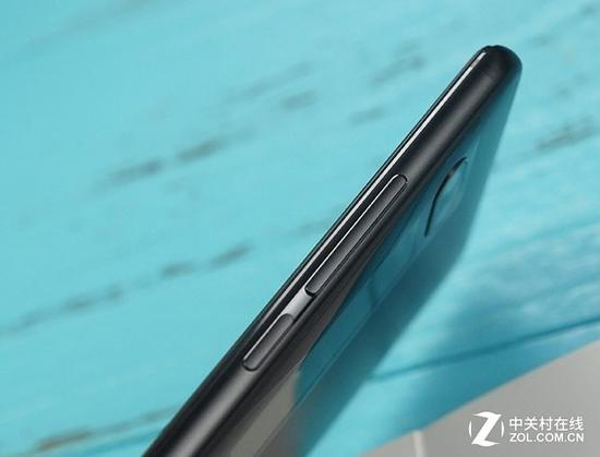 摄像头部分有凸起