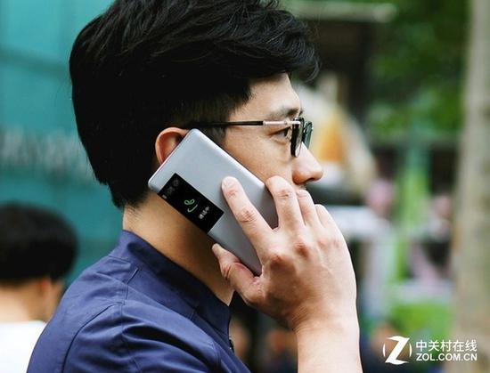 画屏打电话显示效果