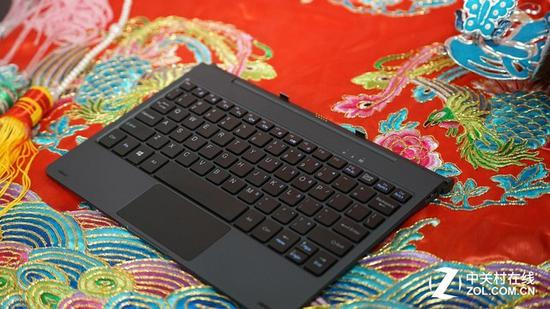 可分离的磁吸式键盘