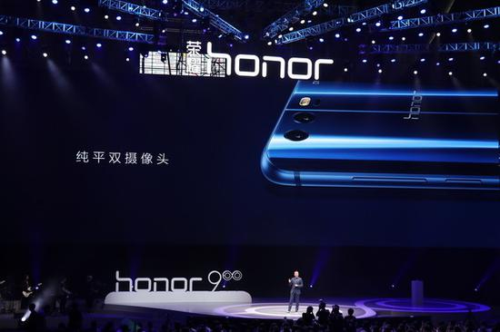 发布会上纯平摄像头已经成为卖点之一