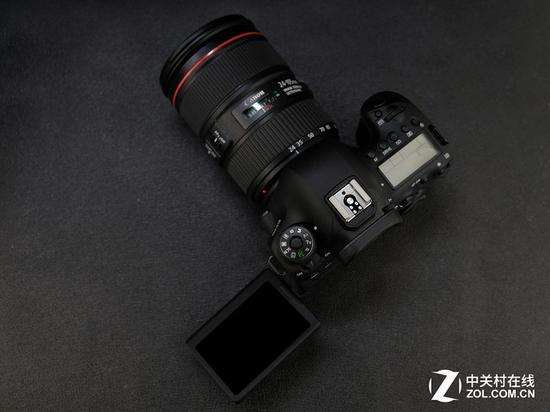 机背翻转屏极大方便了EOS&nbsp;6D&nbsp;II的使用