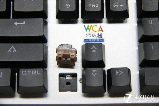 拆卸下来的轴体与PCB板
