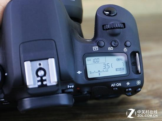 双拨轮与肩屏的设计让操作更快捷