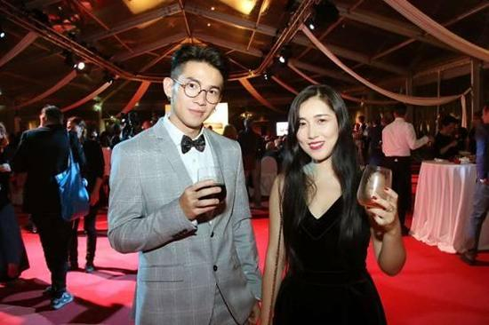 映客主播走红毯