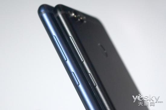 荣耀畅玩7X按键细节