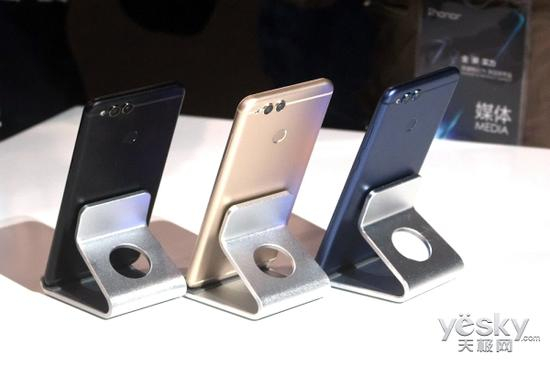 荣耀畅玩7X三种颜色