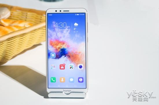 荣耀畅玩7X正脸