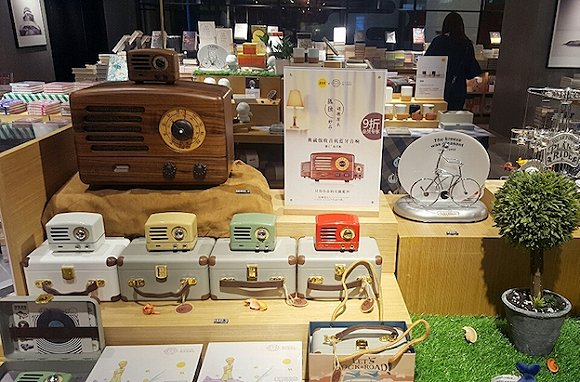 言几又里的猫王产品