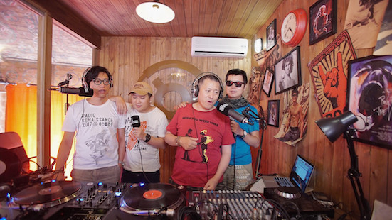 猫王F4在电台复活节