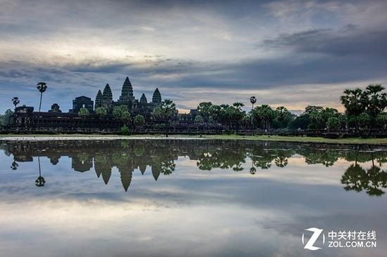 用ACR提亮后的效果，大约暗部提亮2档，附带其他RAW文件调整