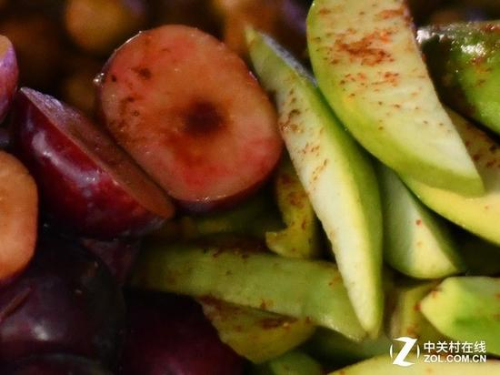 ISO 2500弱光下控噪表现