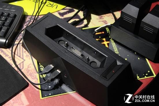 标配的全功能底座