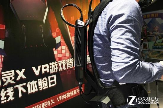 支架与背部有一定距离