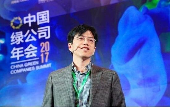 人工智能创业者忙着抢人才、做变现。图为依图科技创始人朱珑在发表演讲。图片来源于网络