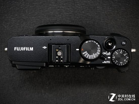 机顶按键排布和X-T20基本一致