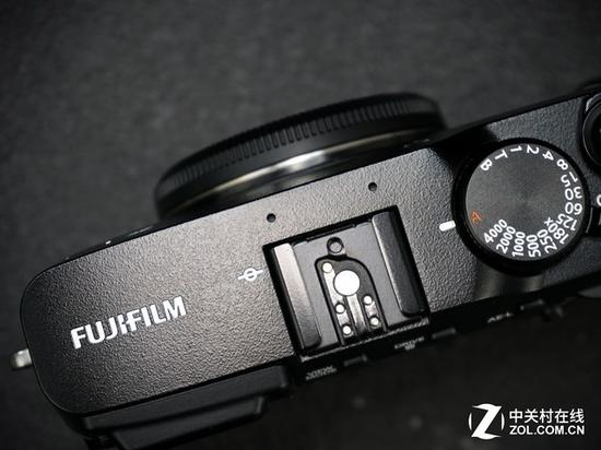 富士X-E3机顶有通用热靴