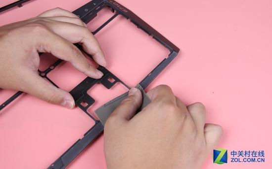 先用田宫600号水砂纸打磨外壳