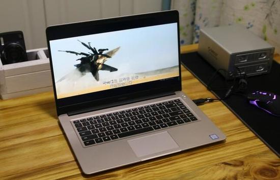 HUAWEI&nbsp;MateBook&nbsp;D内置43.3Wh（3800mAh@11.4V）的锂聚合物电池