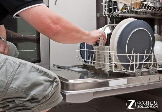 嵌入式和独立式洗碗机容积较大