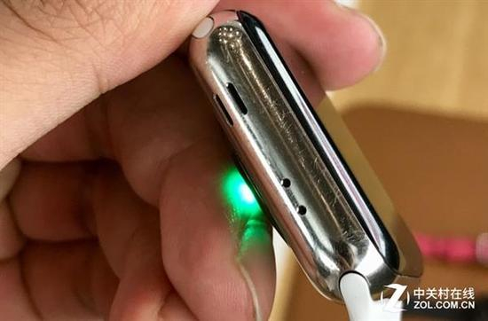 在苹果直营店里被客户体验过的不锈钢板Apple&nbsp;Watch&nbsp;3