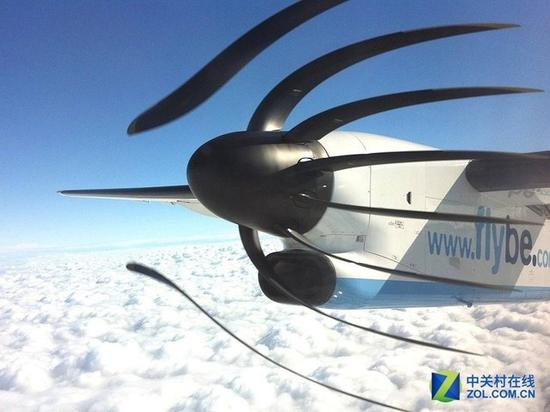 果冻效应，这个是相机和普通DV无法避免的