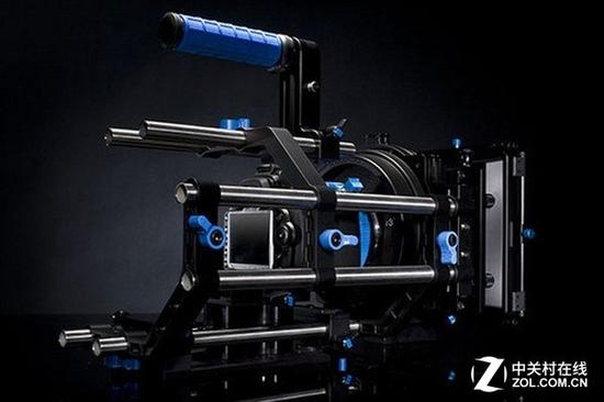 一套以相机为基础的外录套件，价格可能是相机的几倍