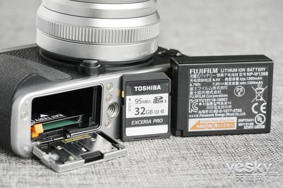 1260mAh的电池容量还是比较大的，官方标称可以连续拍摄350张。