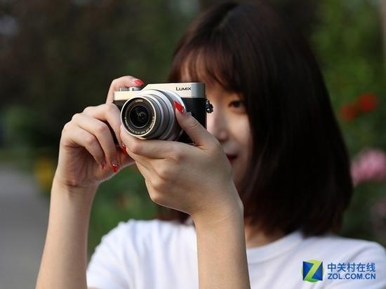 松下GF9是体积最小的一款产品，而且功能丰富