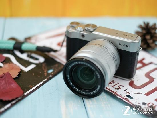 富士X-A10画质好，高感好，外形也好看，适合文艺青年