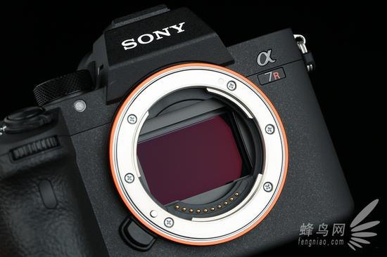 索尼微单™A7RM3仍然采用了4240万有效像素的无低通Exmor R Cmos传感器