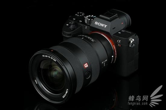 索尼微单™A7RM3搭配SEL1635GM镜头