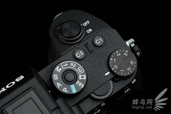 索尼微单™A7RM3机身右肩按键布局