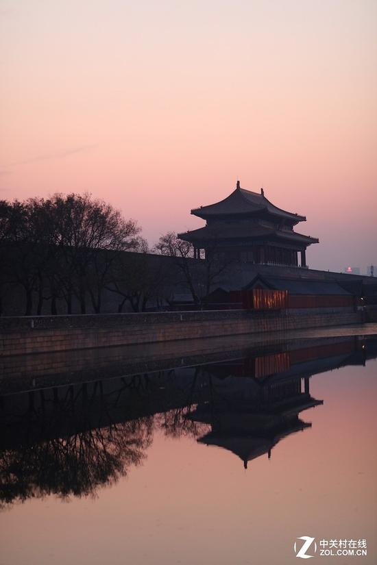 佳能EF&nbsp;85mm&nbsp;f/1.4L&nbsp;IS&nbsp;USM样张