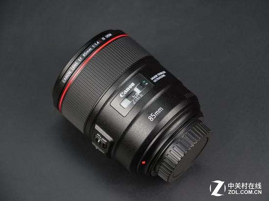 这也是佳能第一颗85mm&nbsp;f/1.4规格的135单反镜头