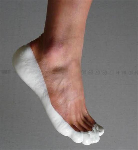 亲自体验“液体橡胶鞋”