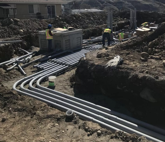 矿场周围需要有变电站，需要特批“电权”。