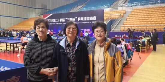 傅其芳的女儿傅美莲、容国团的夫人黄秀珍和姜永宁的女儿姜小英