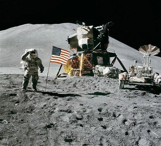 想讨个好彩头的马斯克，便将试验定在了人类登月50周年之际，谁知屡试屡败。