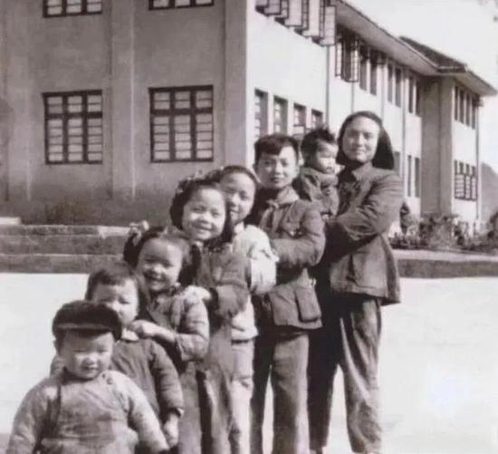 图注：任正非兄妹七人