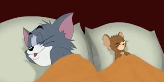 及时补觉可以减轻睡眠不足对身体的损害。|来自网络