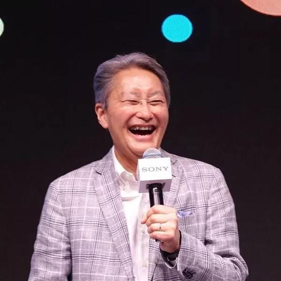 利润创纪录，2018年2月2日起任索尼CEO的吉田宪一郎（Kenichiro Yoshida）笑得很开心