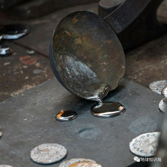 滚烫的液态银，冷却后被重新定义，图：shutterstock